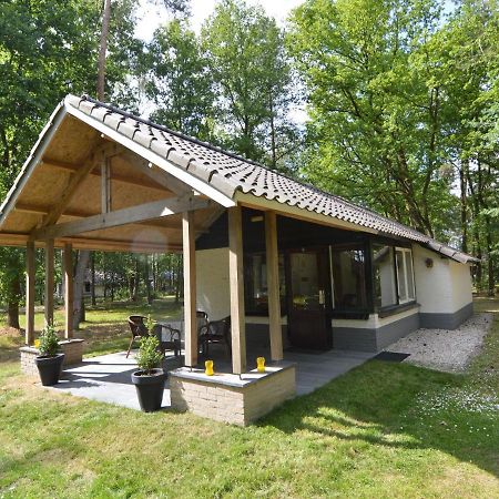 Detached Bungalow With Lovely Covered Terrace In A Nature Rich Holiday Park Stramproy Eksteriør billede