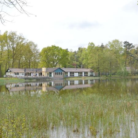 Detached Bungalow With Lovely Covered Terrace In A Nature Rich Holiday Park Stramproy Eksteriør billede