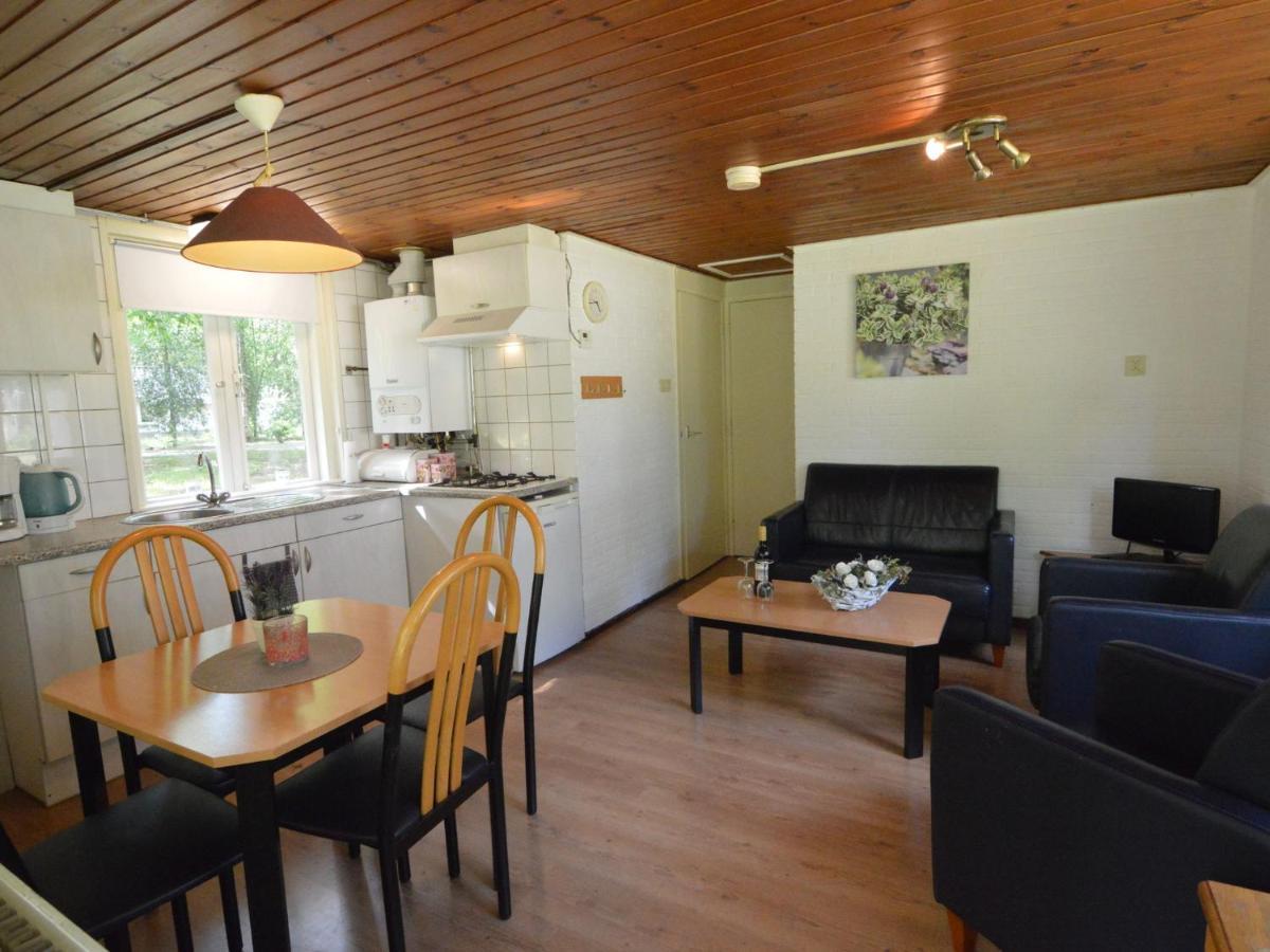 Detached Bungalow With Lovely Covered Terrace In A Nature Rich Holiday Park Stramproy Eksteriør billede