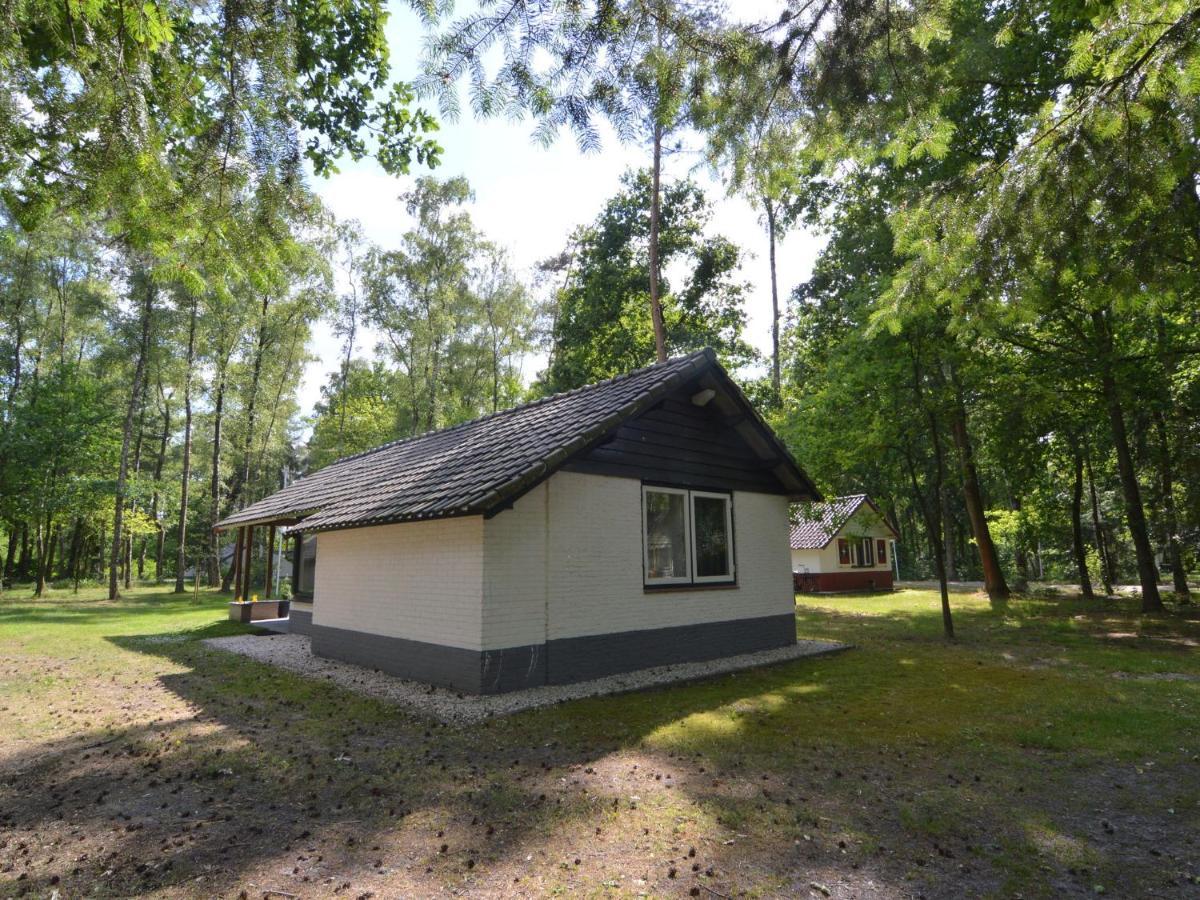 Detached Bungalow With Lovely Covered Terrace In A Nature Rich Holiday Park Stramproy Eksteriør billede