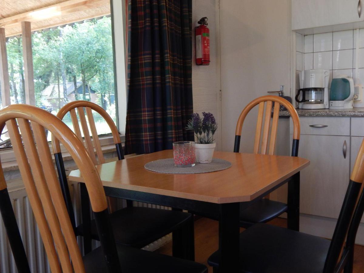 Detached Bungalow With Lovely Covered Terrace In A Nature Rich Holiday Park Stramproy Eksteriør billede
