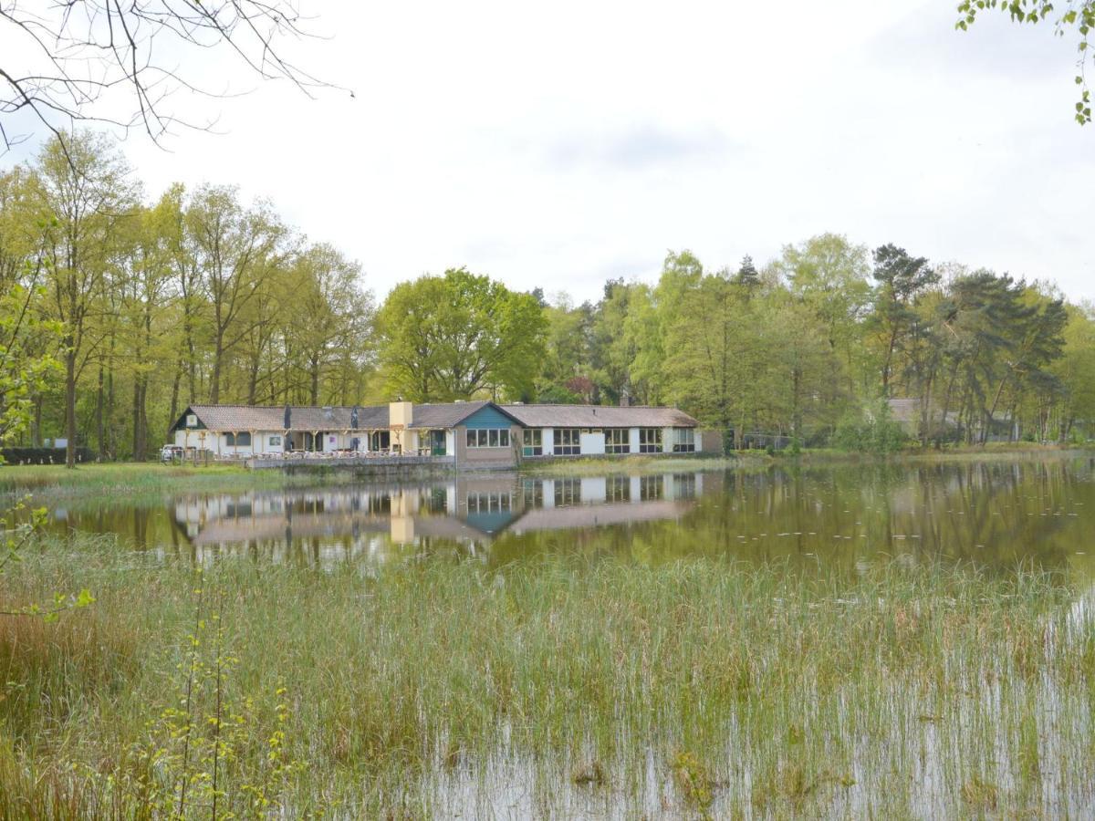 Detached Bungalow With Lovely Covered Terrace In A Nature Rich Holiday Park Stramproy Eksteriør billede