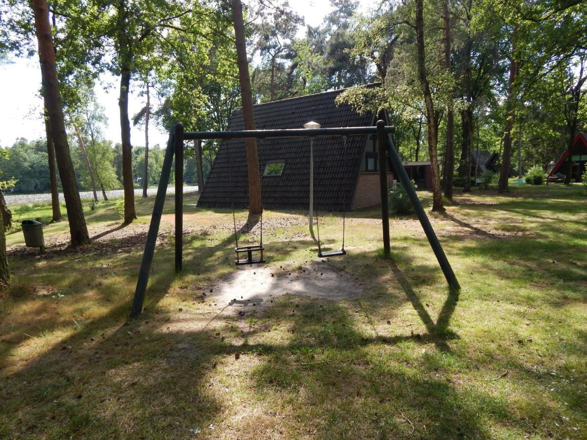 Detached Bungalow With Lovely Covered Terrace In A Nature Rich Holiday Park Stramproy Eksteriør billede