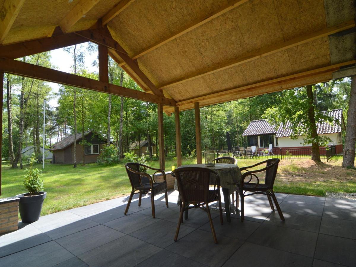 Detached Bungalow With Lovely Covered Terrace In A Nature Rich Holiday Park Stramproy Eksteriør billede